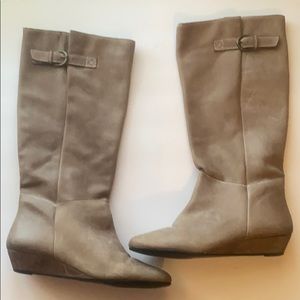 Steve Madden Intyce boots in a khaki color.